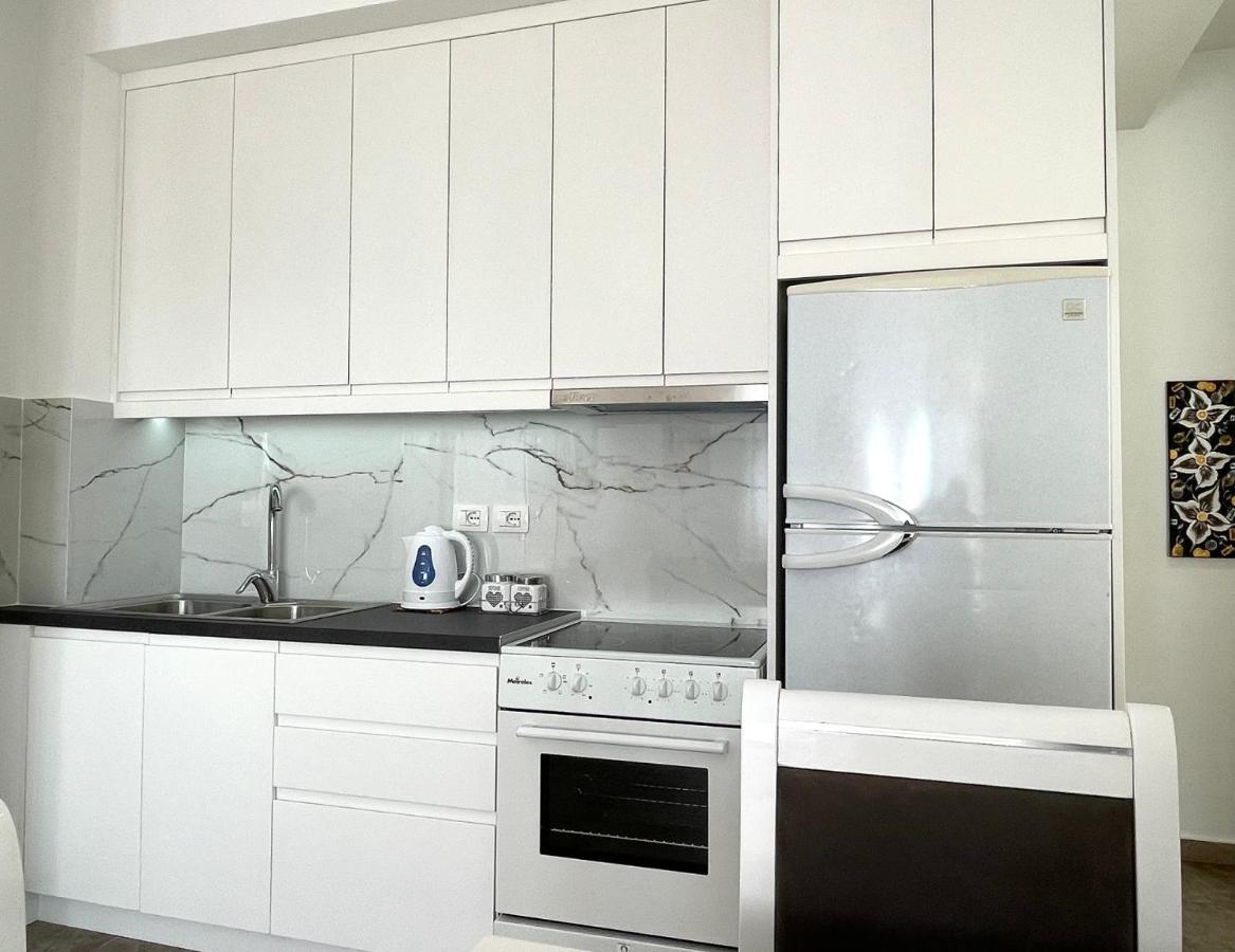 Sunny Bay Apartments Sarande Bagian luar foto