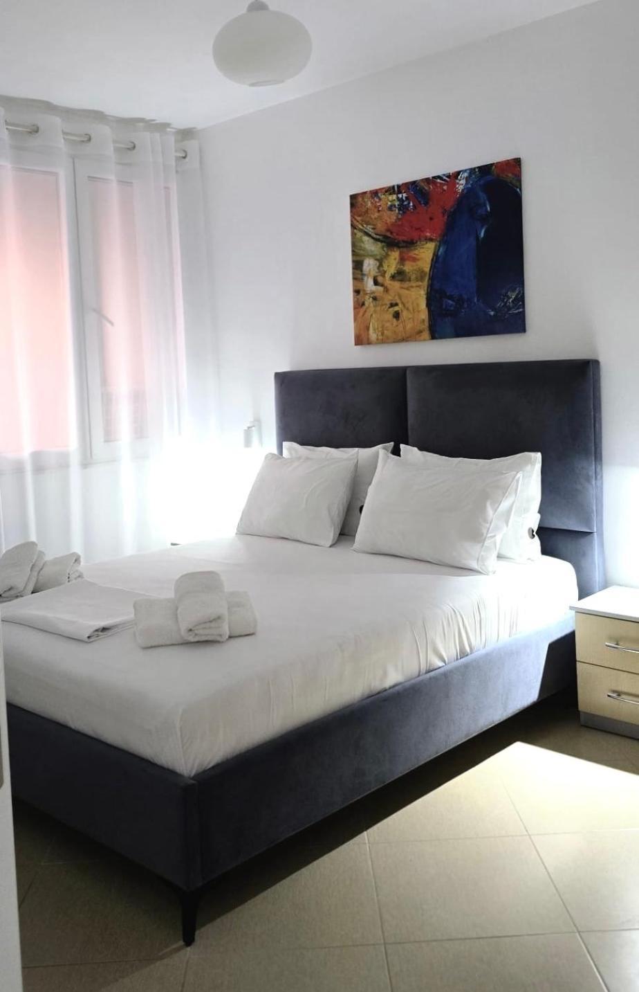 Sunny Bay Apartments Sarande Bagian luar foto