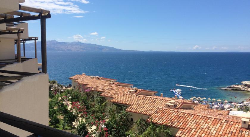 Sunny Bay Apartments Sarande Bagian luar foto