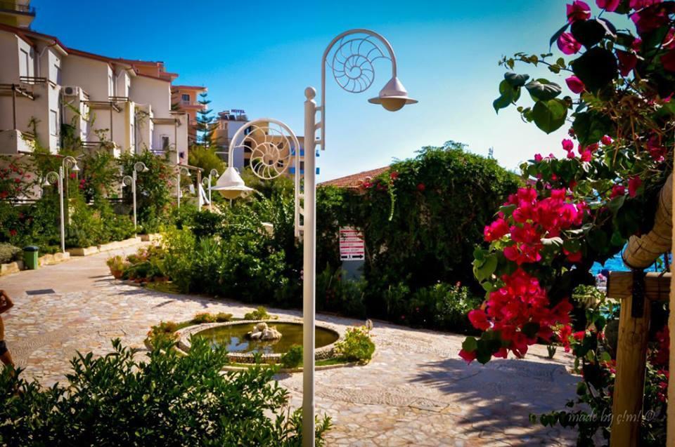 Sunny Bay Apartments Sarande Bagian luar foto