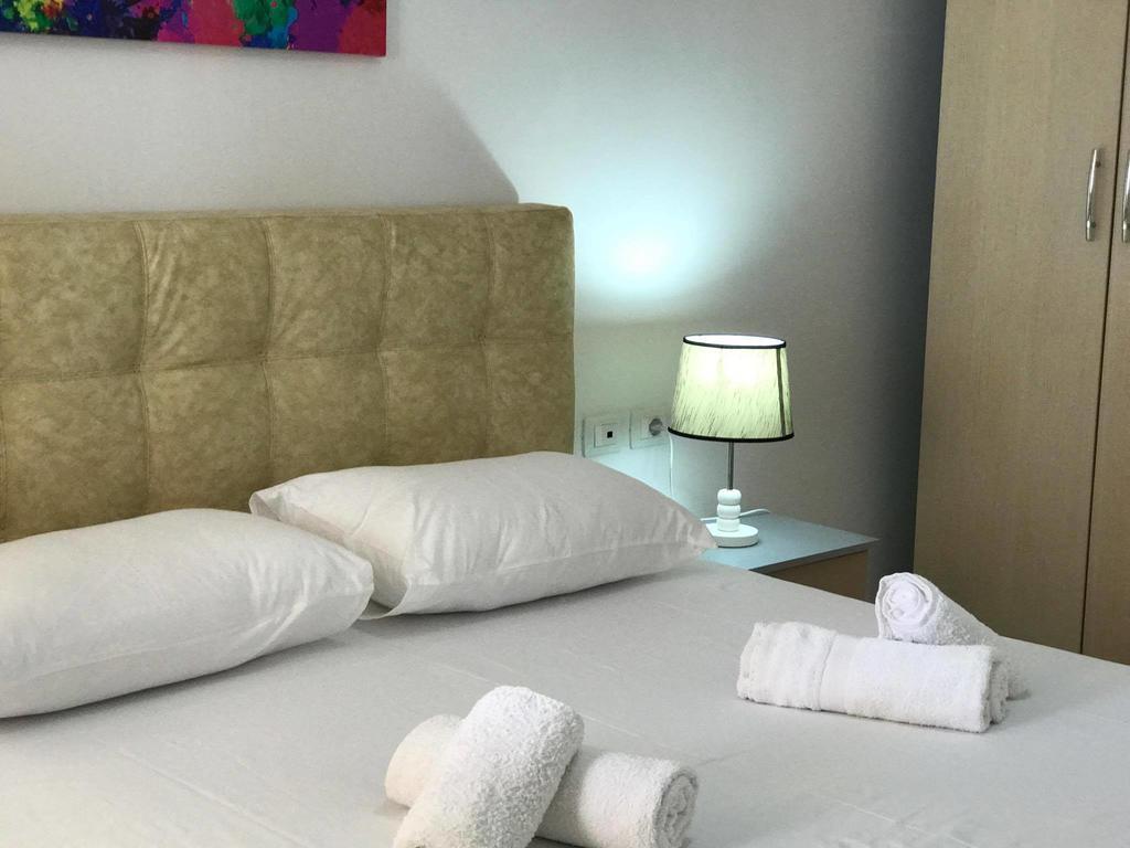 Sunny Bay Apartments Sarande Bagian luar foto