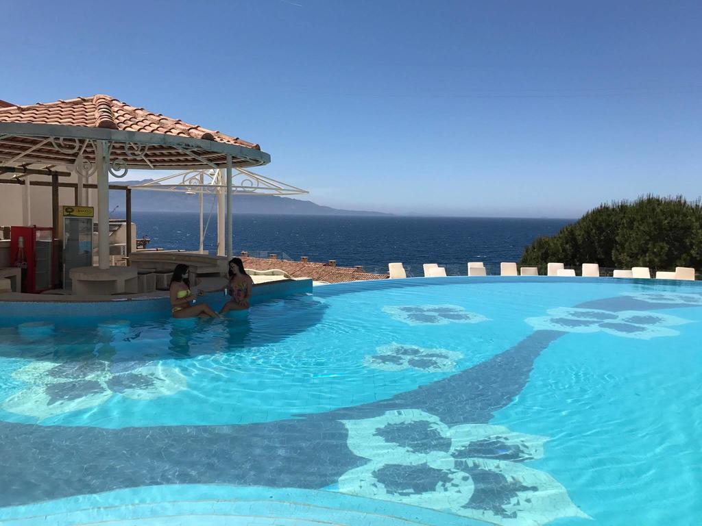 Sunny Bay Apartments Sarande Bagian luar foto